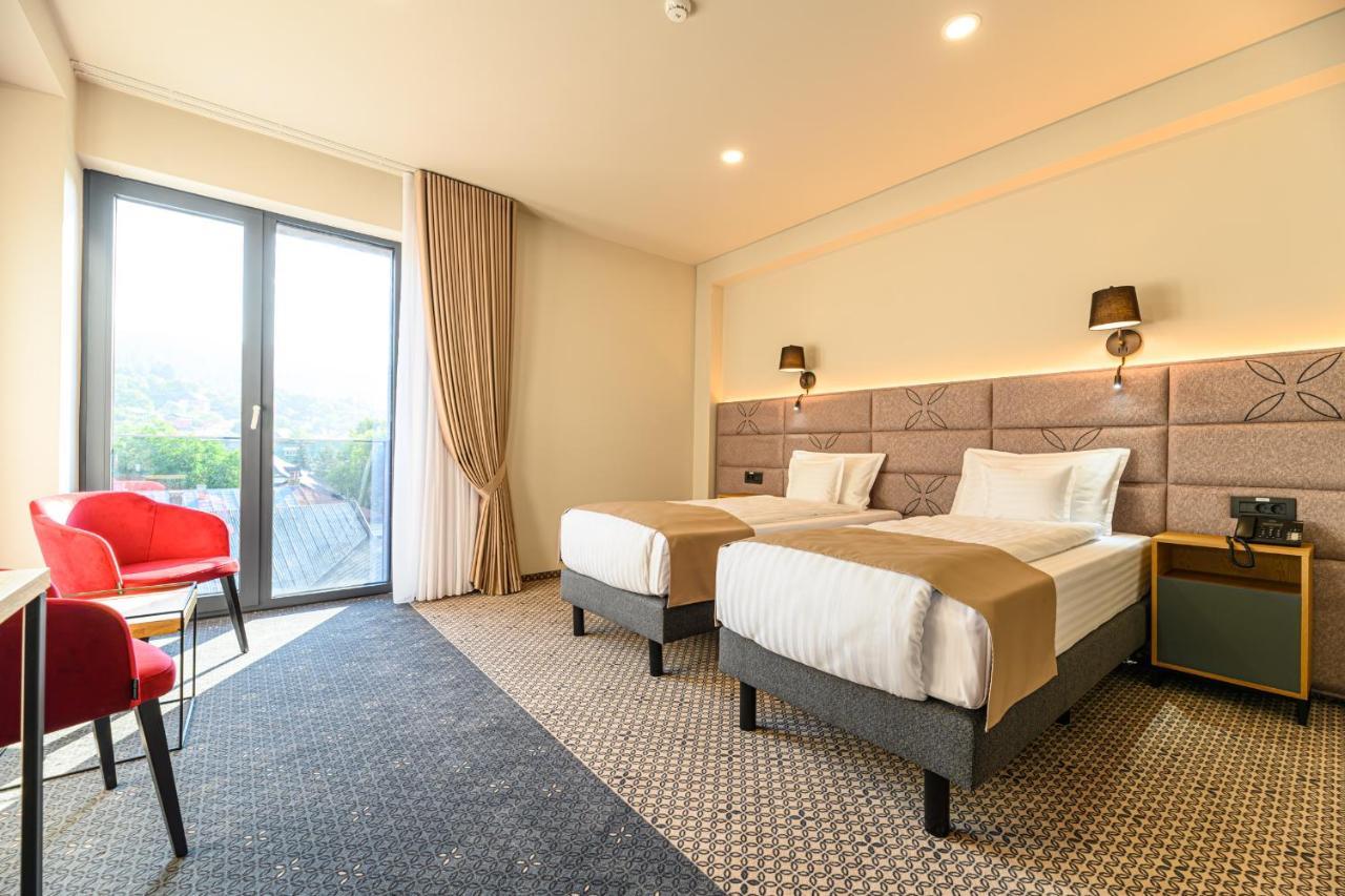Hotel Dukat กูรา ฮูมอรูลุย ภายนอก รูปภาพ
