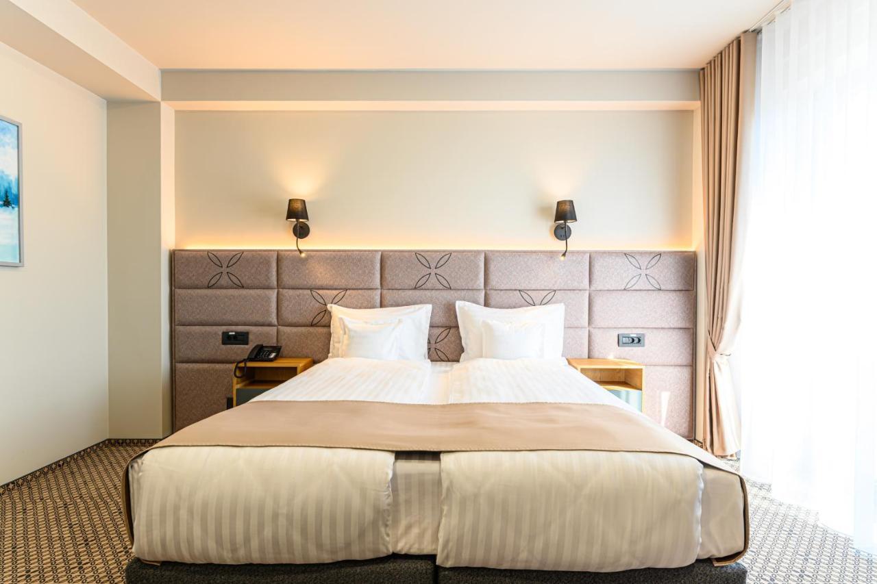 Hotel Dukat กูรา ฮูมอรูลุย ภายนอก รูปภาพ