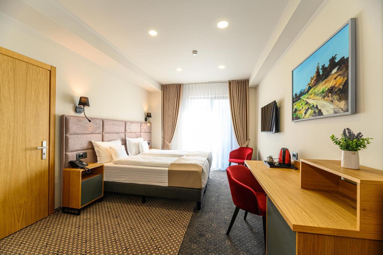 Hotel Dukat กูรา ฮูมอรูลุย ภายนอก รูปภาพ