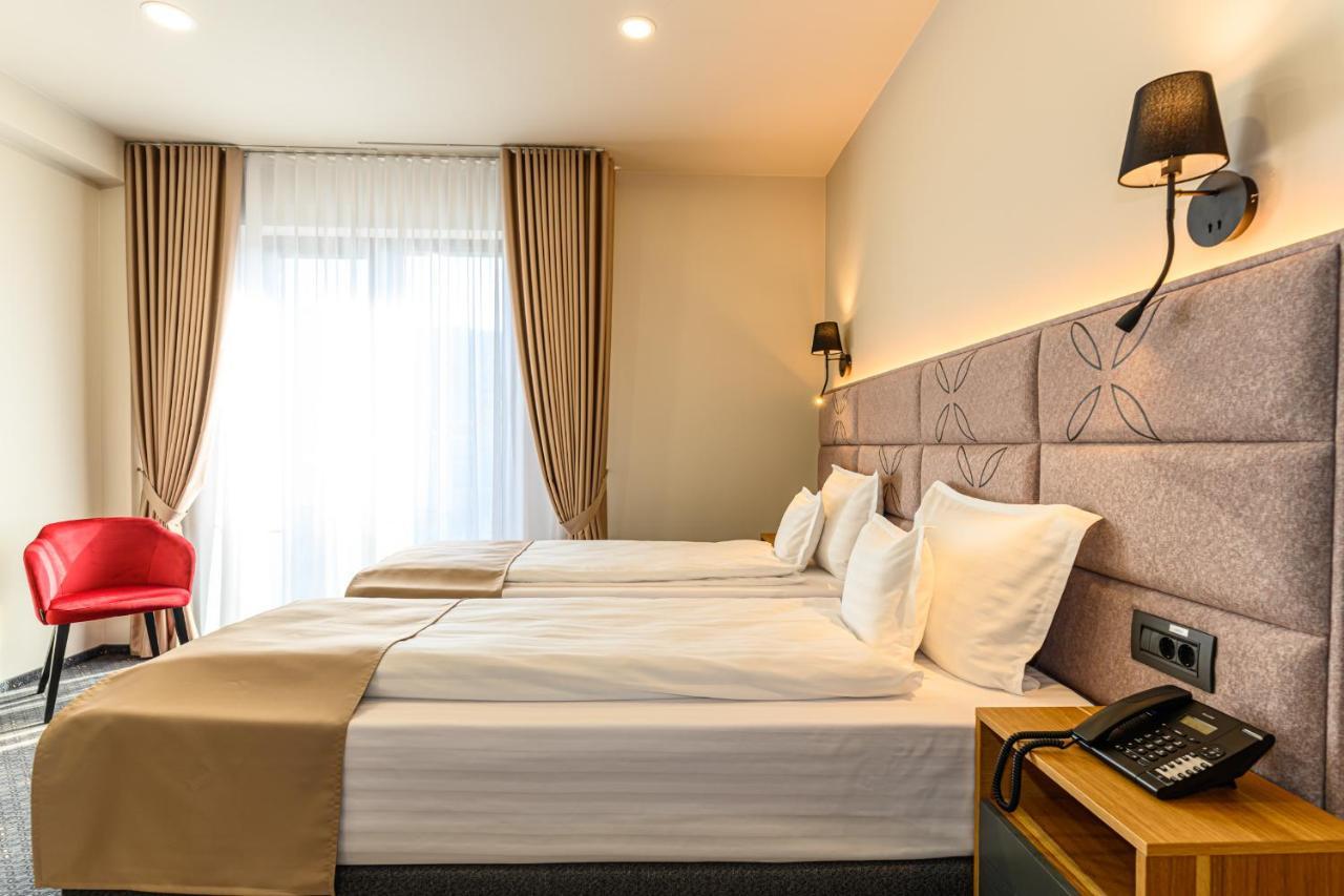 Hotel Dukat กูรา ฮูมอรูลุย ภายนอก รูปภาพ