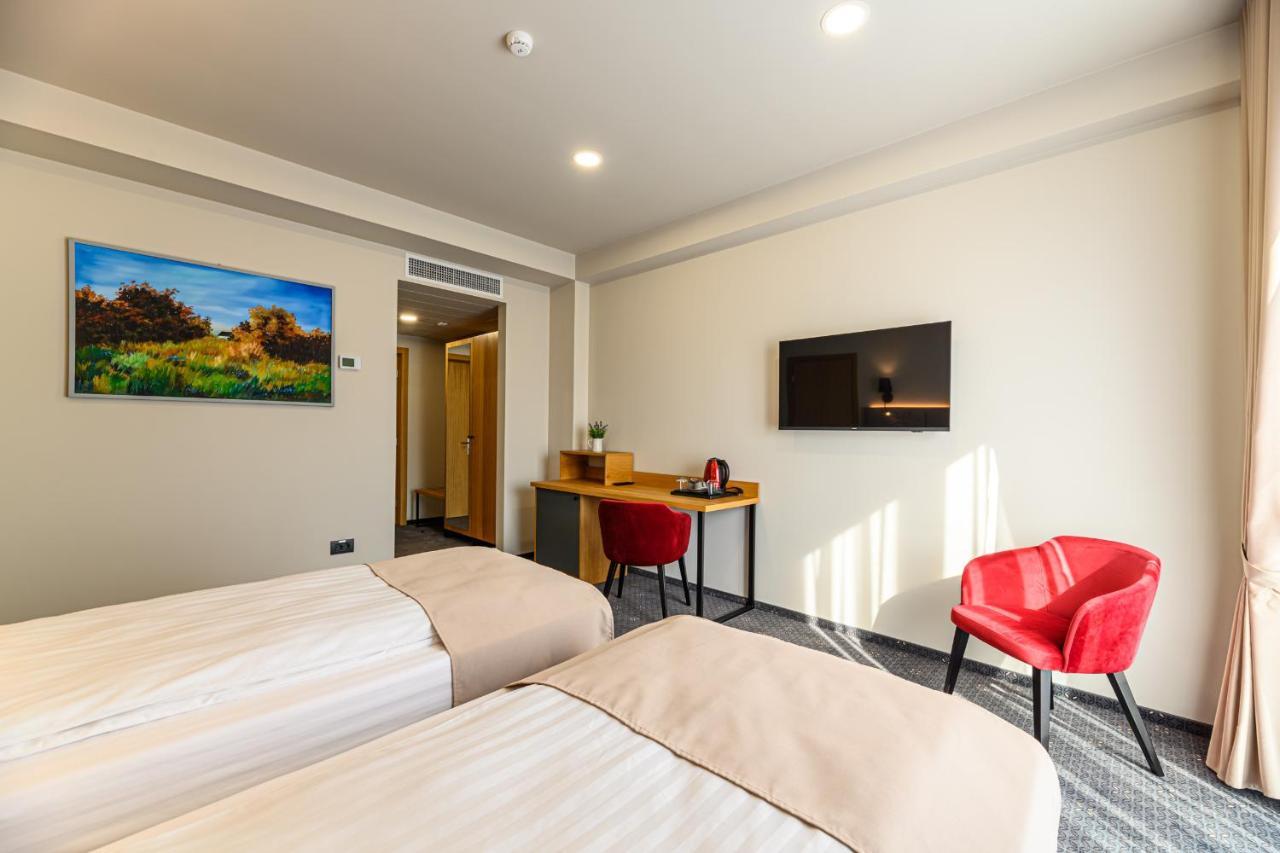 Hotel Dukat กูรา ฮูมอรูลุย ภายนอก รูปภาพ