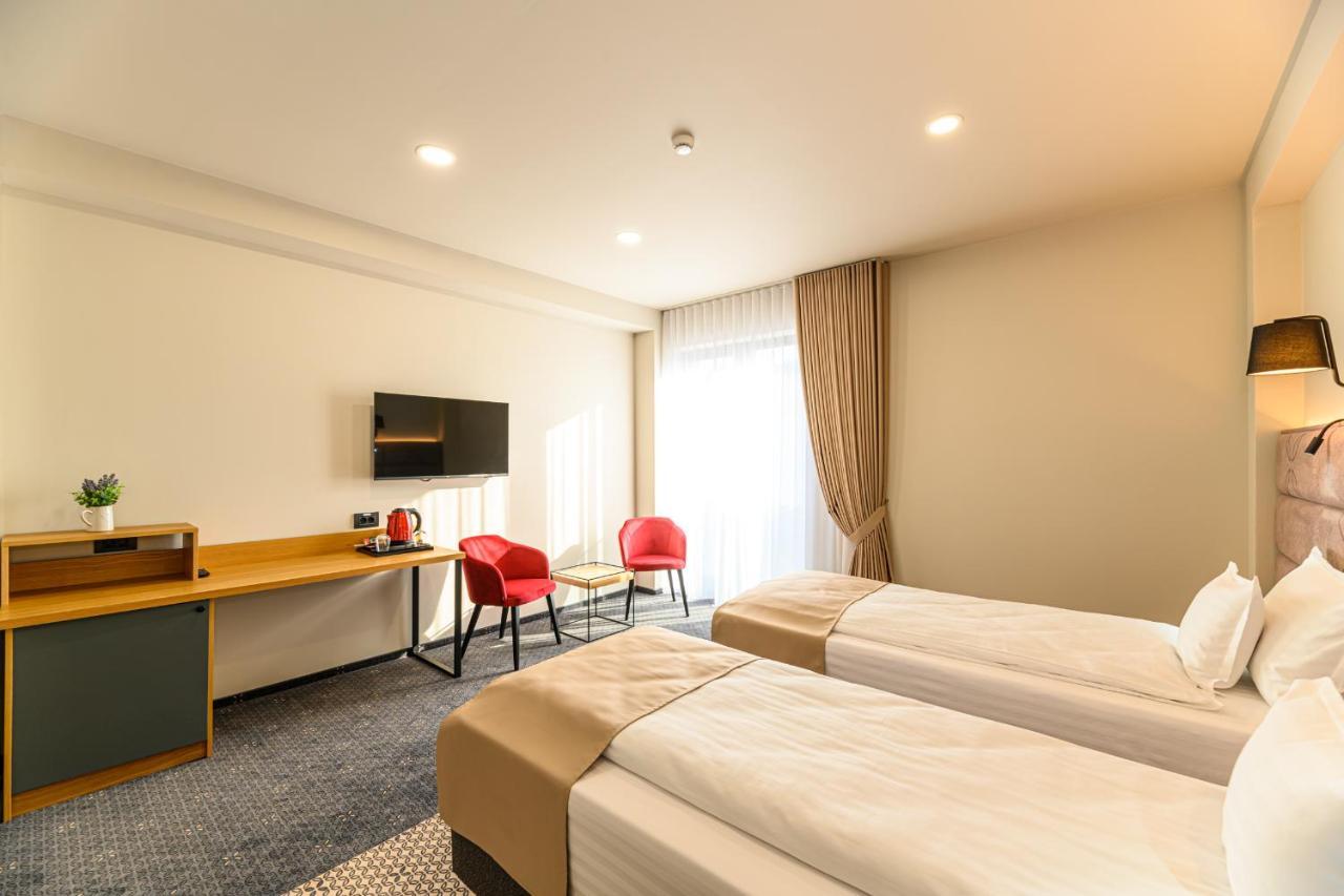 Hotel Dukat กูรา ฮูมอรูลุย ภายนอก รูปภาพ