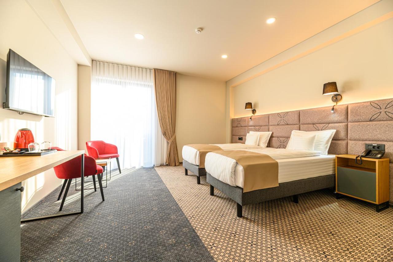 Hotel Dukat กูรา ฮูมอรูลุย ภายนอก รูปภาพ