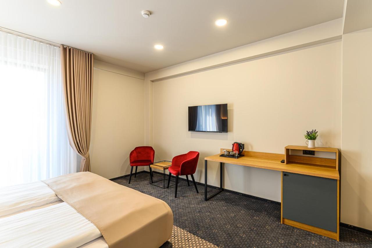 Hotel Dukat กูรา ฮูมอรูลุย ภายนอก รูปภาพ