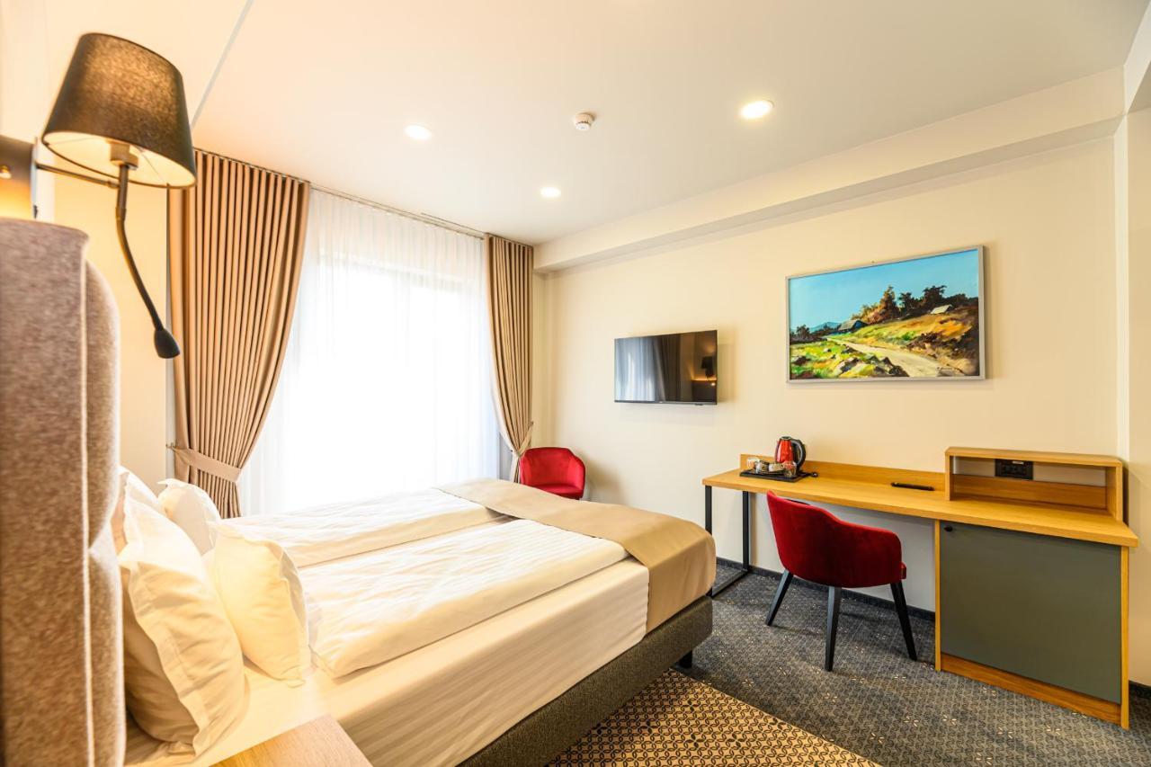 Hotel Dukat กูรา ฮูมอรูลุย ภายนอก รูปภาพ