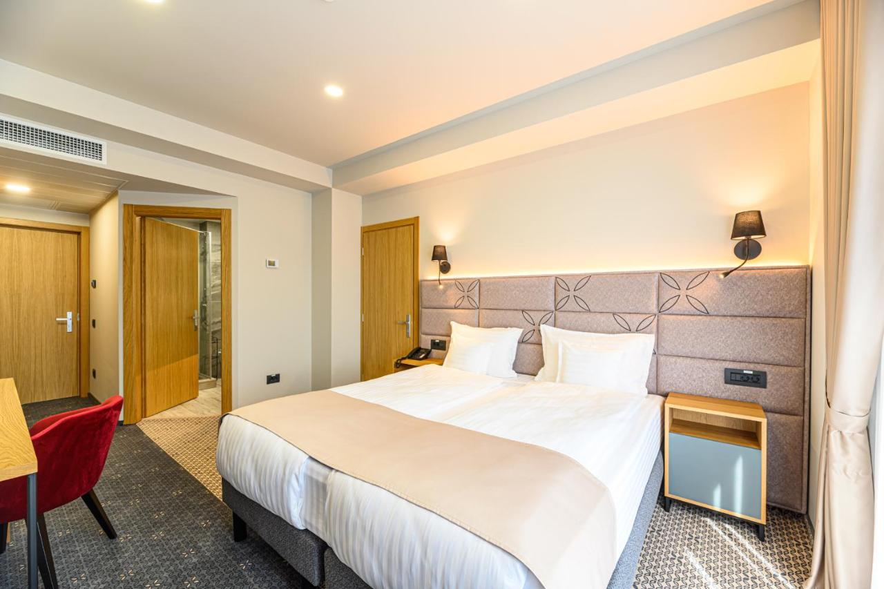 Hotel Dukat กูรา ฮูมอรูลุย ภายนอก รูปภาพ